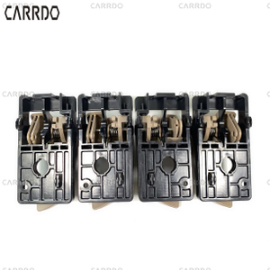 The new interior door handles of the modern Tucson Ix35 are of the following models: 82610-2E000 for the left driver's side and 82620-2E000 for the right side. They are applicable for the years 2006 t